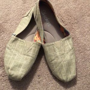 Sketchers -Tom’s look a like. Size 9